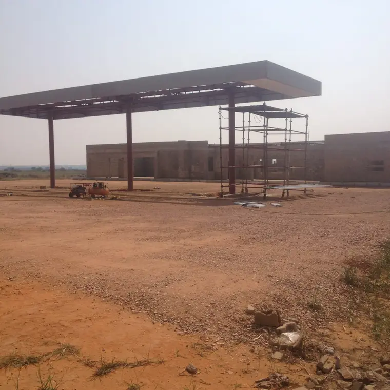 Estrutura de cobertura de posto de combustível